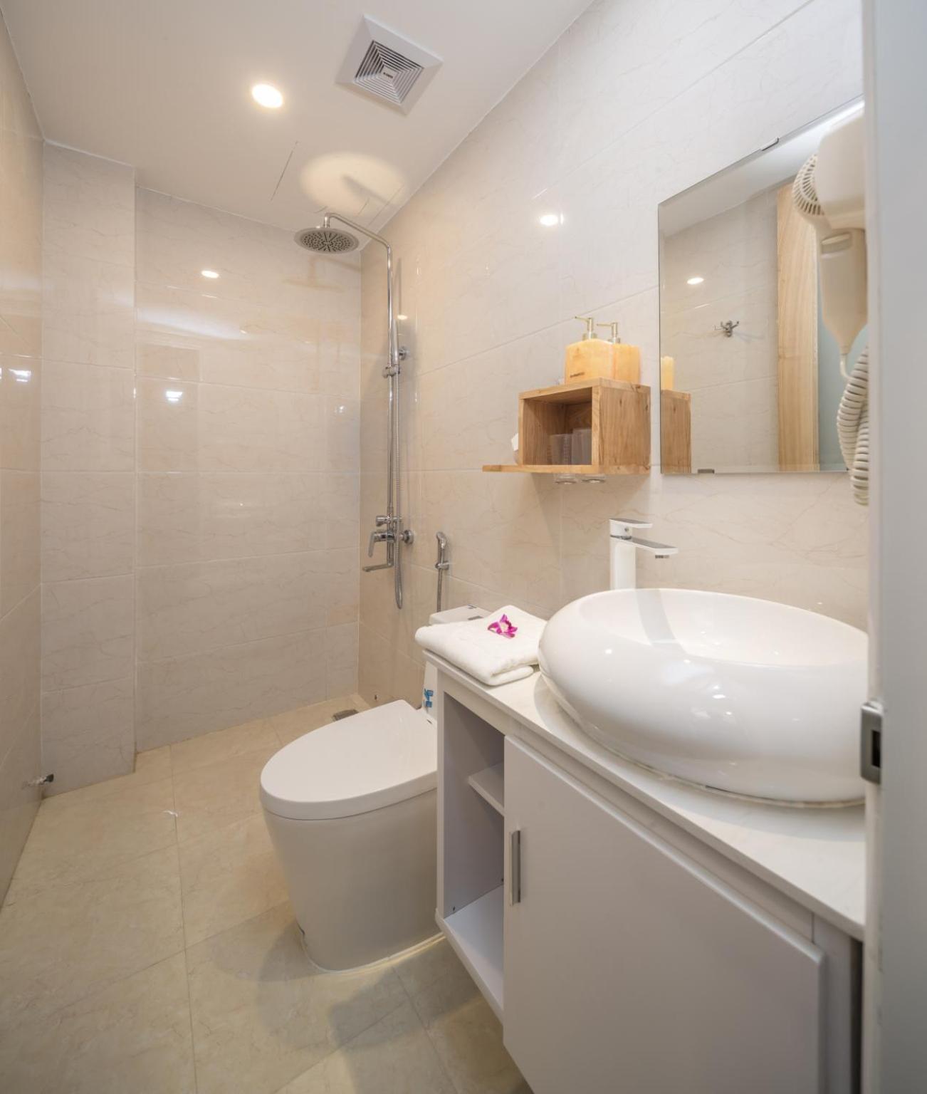 Dn Beach Hotel Da Nang Esterno foto